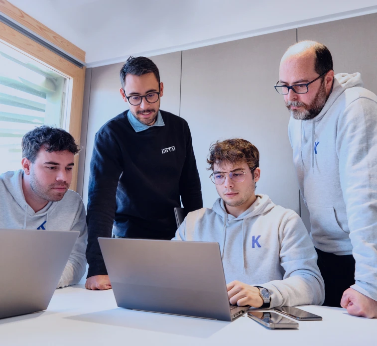 El equipo de Kintai trabajando en la oficina de Barcelona